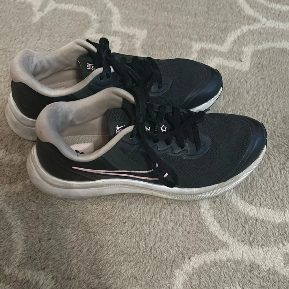 Nike Starrunner Black & Pink Sneakers, size 3.5 Youth - Picture 2 of 6